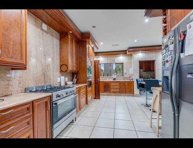 5 BEDROOM HOUSE FOR SALE IN KAALPLAATS WEST